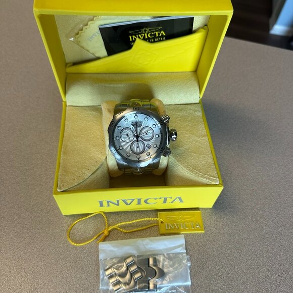 Invicta Venom # 23885 Men's Watch 53.7mm Preowned - Picture 1 of 9